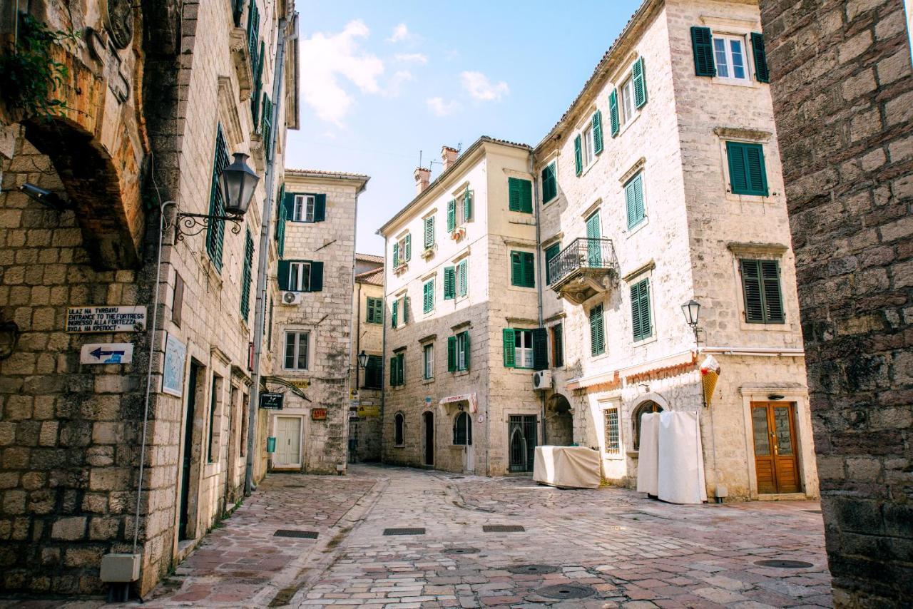 D & Sons Apartments Kotor Buitenkant foto